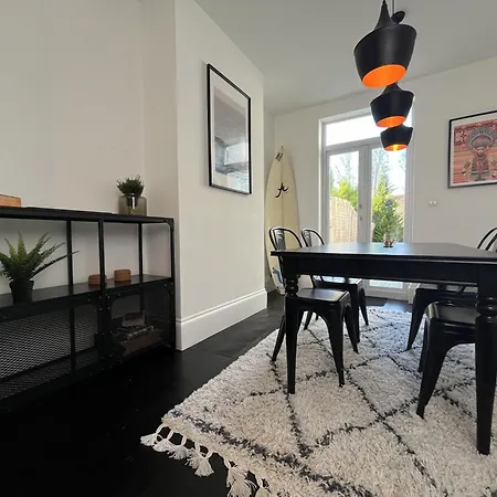 Restored Victorian With Private Garden 度假居