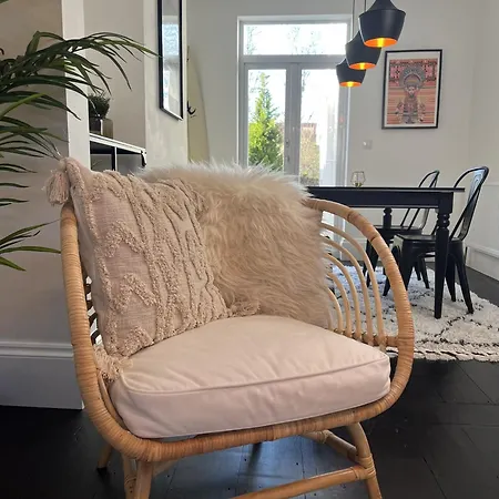 Restored Victorian With Private Garden 布里斯托