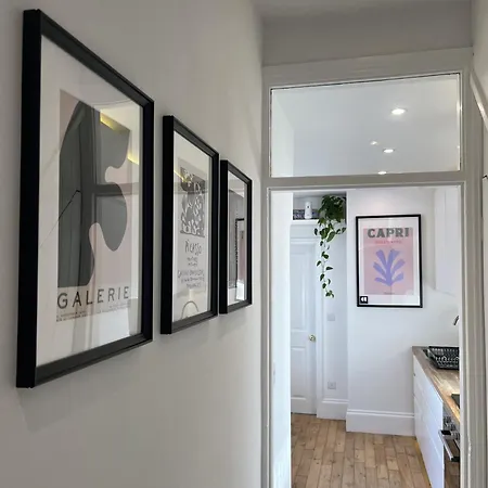 Vakantiehuis Restored Victorian With Private Garden Bristol