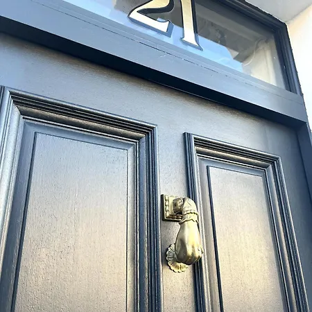 Restored Victorian With Private Garden *