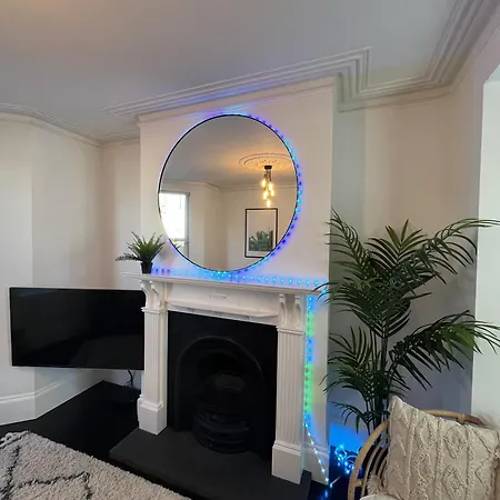 Holiday home Restored Victorian With Private Garden