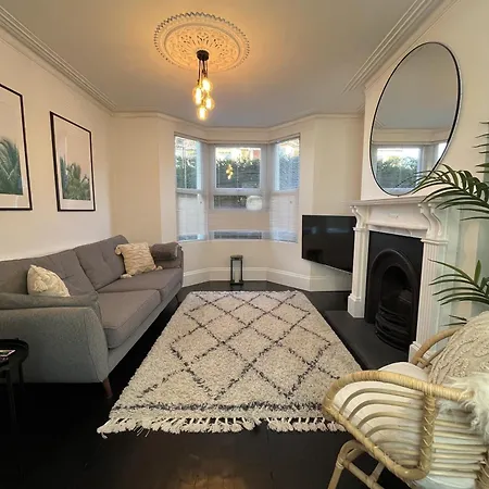 Restored Victorian With Private Garden Holiday home *