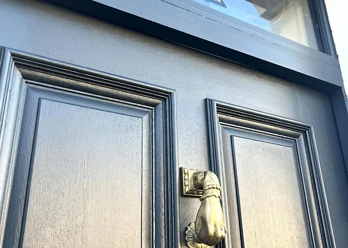 Restored Victorian With Private Garden *