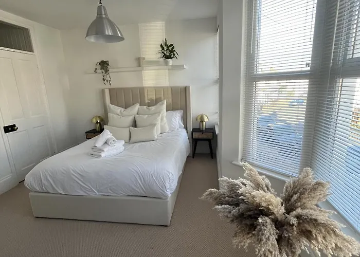 Restored Victorian With Private Garden *