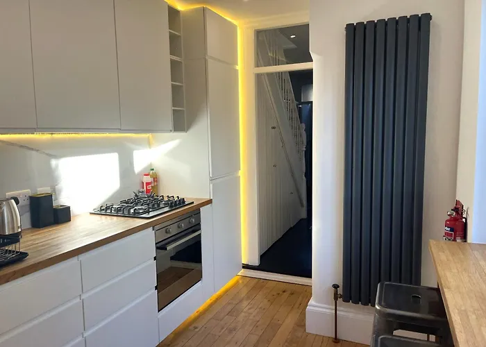 Restored Victorian With Private Garden Prázdninový dům