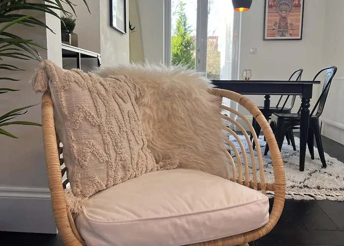 Restored Victorian With Private Garden Bristol