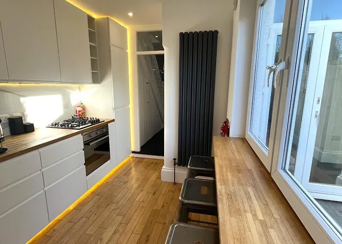 Restored Victorian With Private Garden *