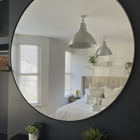Restored Victorian With Private Garden * 브리스틀