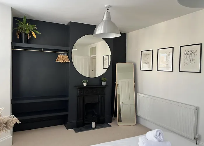 Restored Victorian With Private Garden Holiday home Bristol