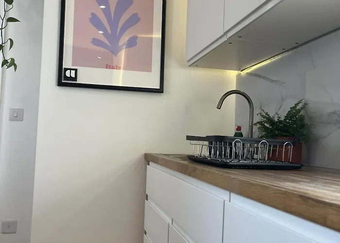 Restored Victorian With Private Garden