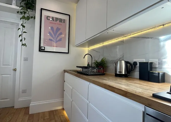 Restored Victorian With Private Garden Holiday home