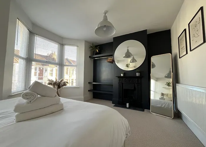 Restored Victorian With Private Garden Holiday home *